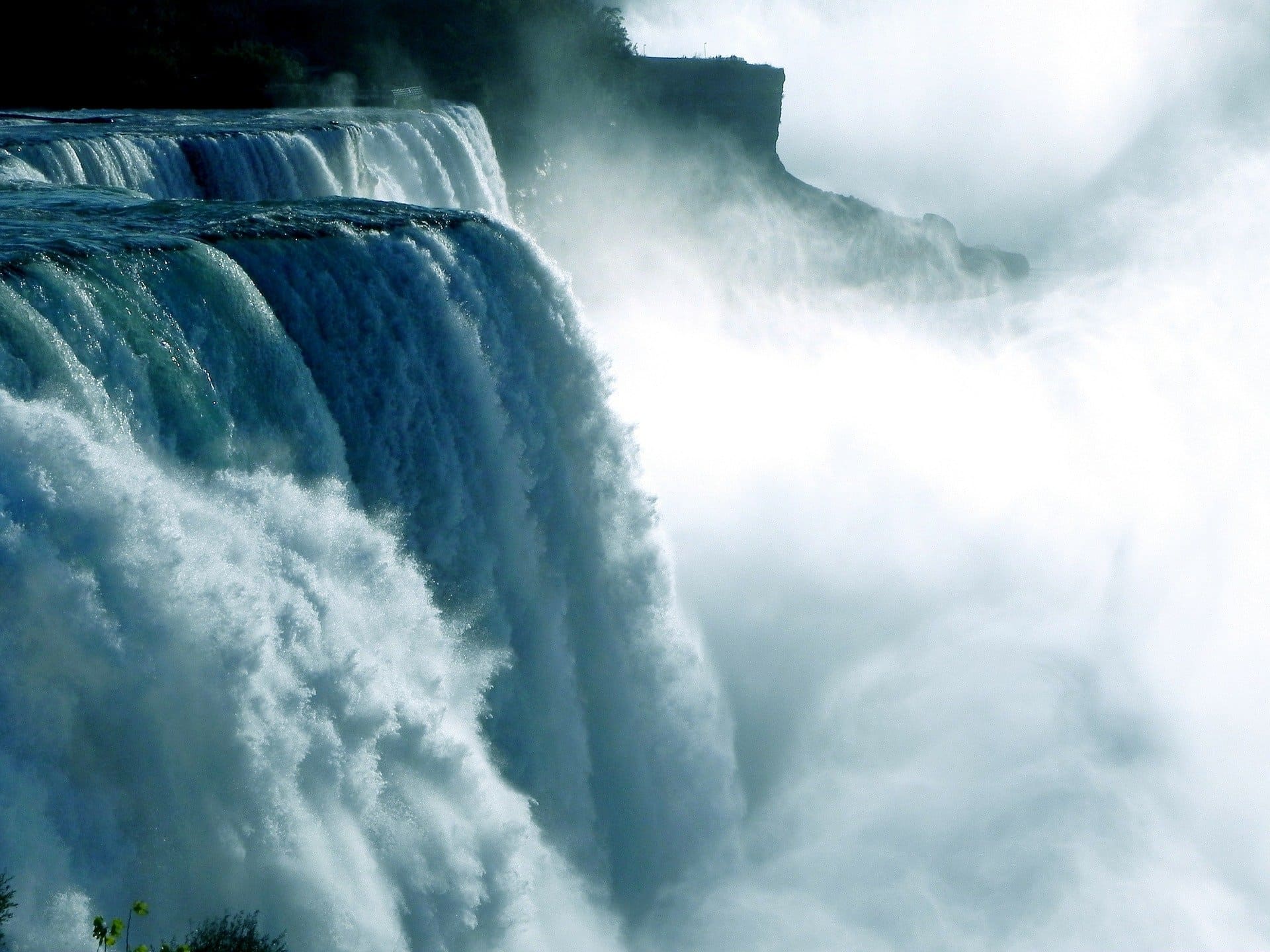 Wasserfall-als-Symbol-fuer-Kraftquellen